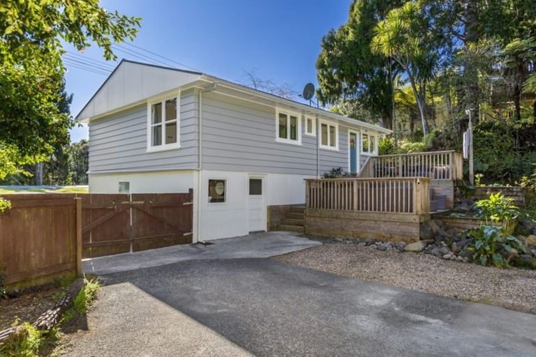 Photo of property in 804 West Coast Road, Oratia, Auckland, 0604