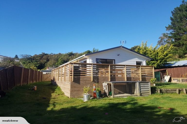Photo of property in 2/12 Mcmanaway Grove, Stokes Valley, Lower Hutt, 5019