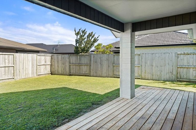 Photo of property in 33 Kahuparere Crescent, Pyes Pa, Tauranga, 3112