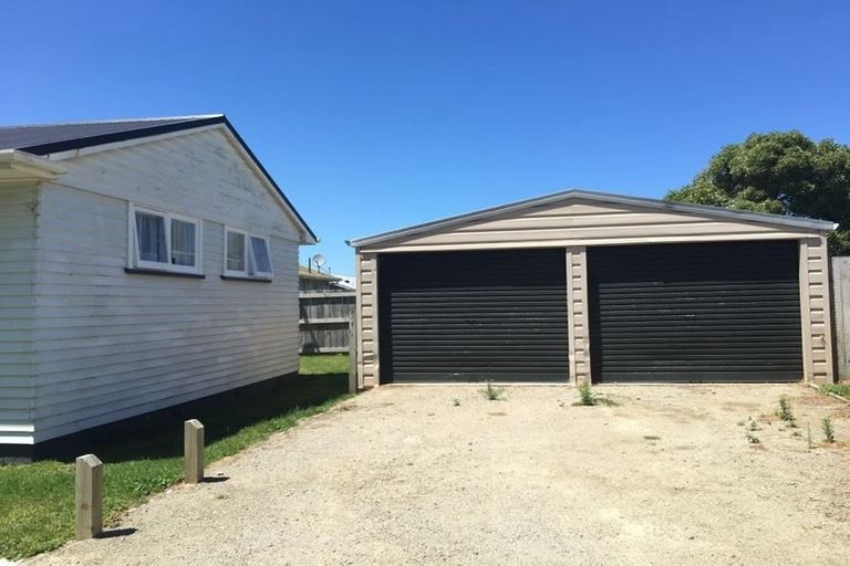 Photo of property in 2 Gibbons Crescent, Castlecliff, Whanganui, 4501
