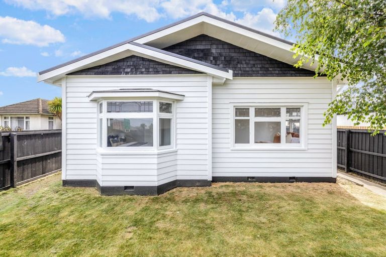 Photo of property in 1/207 Main North Road, Redwood, Christchurch, 8051