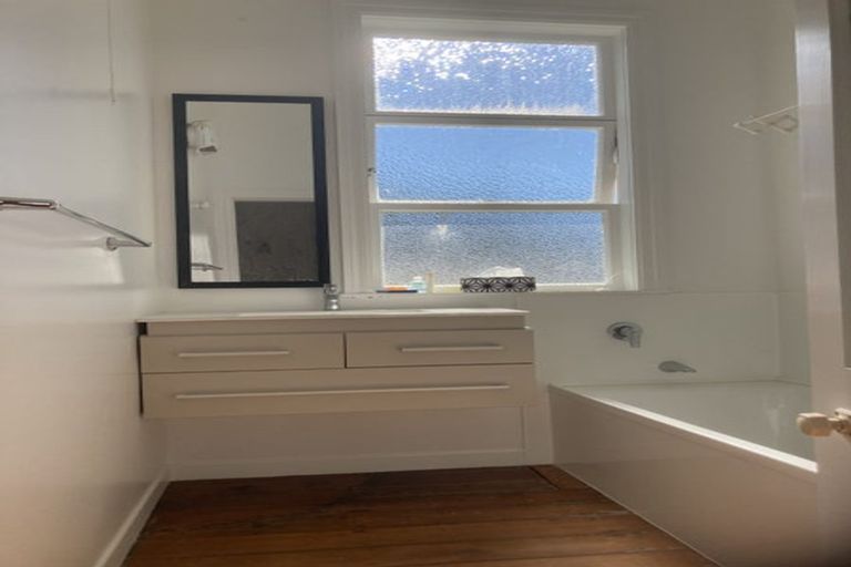 Photo of property in 2 Stanley Street, Berhampore, Wellington, 6023