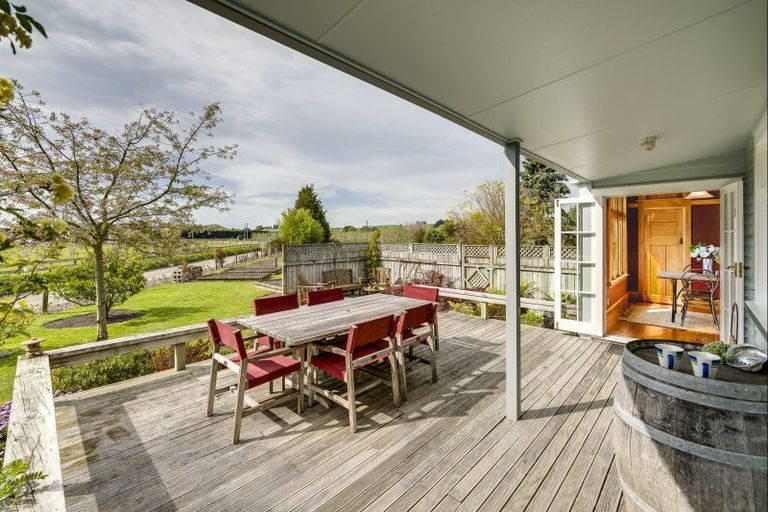 Photo of property in 137 Swamp Road, Fernhill, Napier, 4183