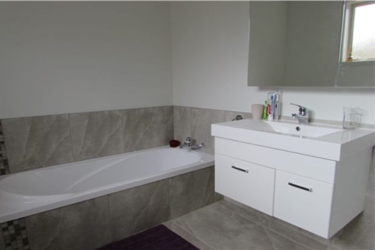 Photo of property in 18c Sinclair Street, Ebdentown, Upper Hutt, 5018