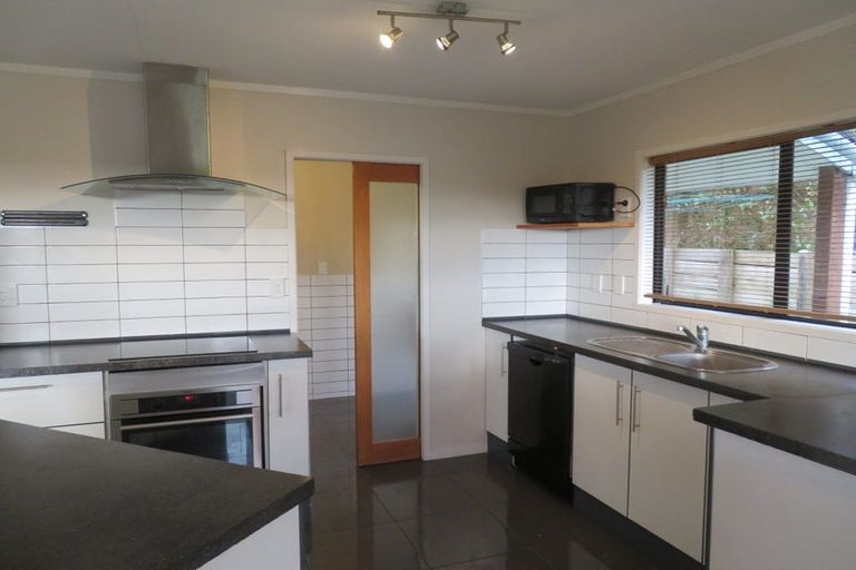 Photo of property in 3 Merrill Place, Birkdale, Auckland, 0626