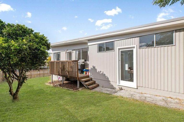 Photo of property in 2/259 Royal Road, Massey, Auckland, 0614