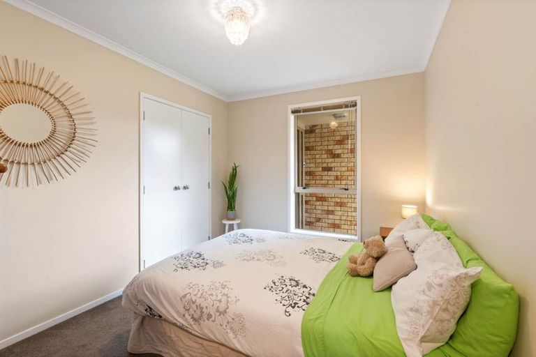 Photo of property in 20 Roberta Crescent, Orewa, 0931