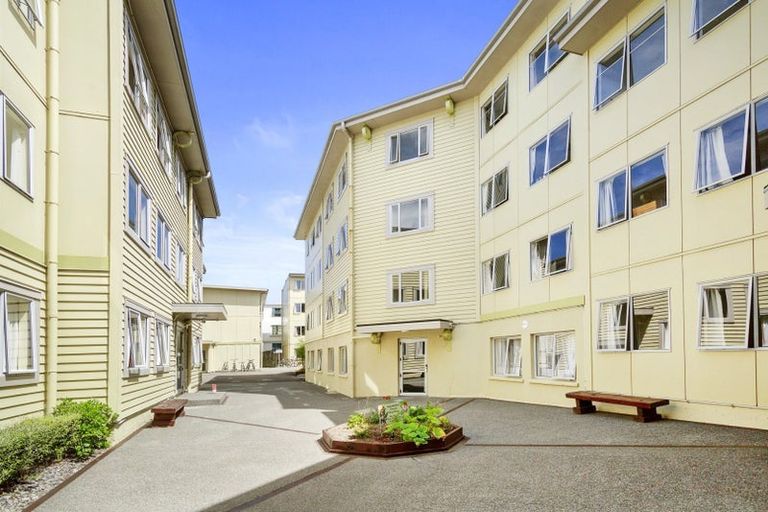 Photo of property in Basin Reserve Complex, 66/4 Sussex Street, Mount Cook, Wellington, 6021