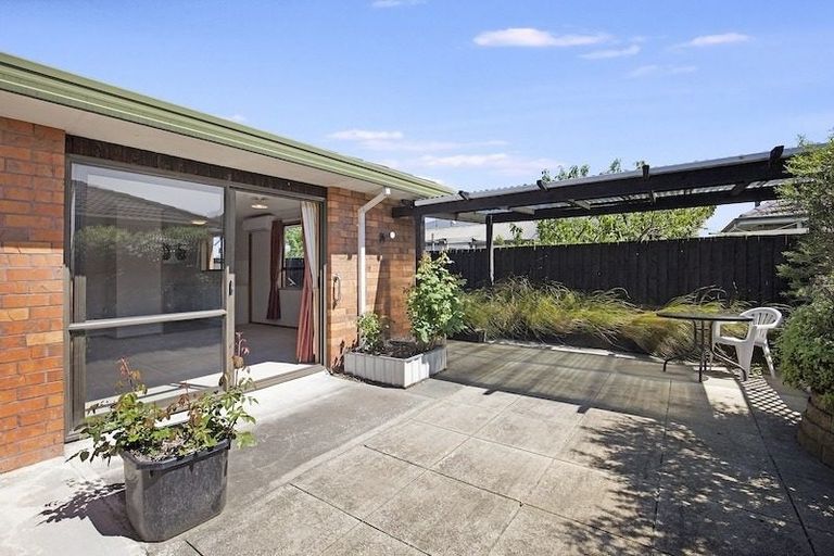 Photo of property in 1/3 Winters Road, Redwood, Christchurch, 8051