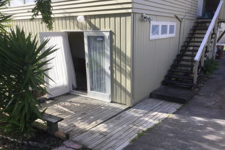 Photo of property in 13 Rickards Place, New Lynn, Auckland, 0600
