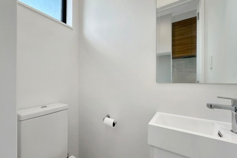 Photo of property in 140 Tiriwa Drive, Massey, Auckland, 0614