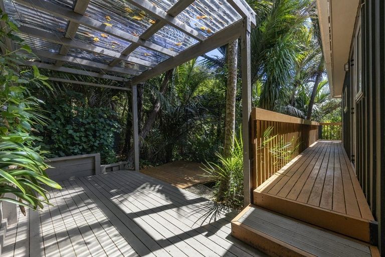 Photo of property in 89 Garden Road, Piha, 0772