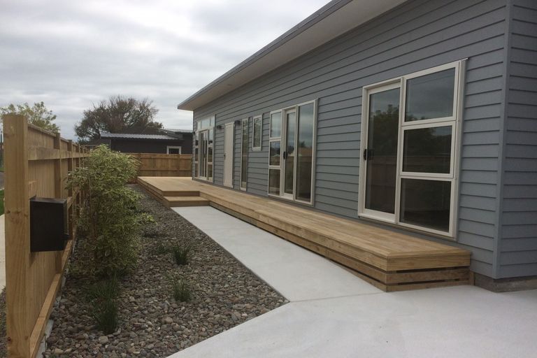 Photo of property in 52 Exeter Crescent, Takaro, Palmerston North, 4412