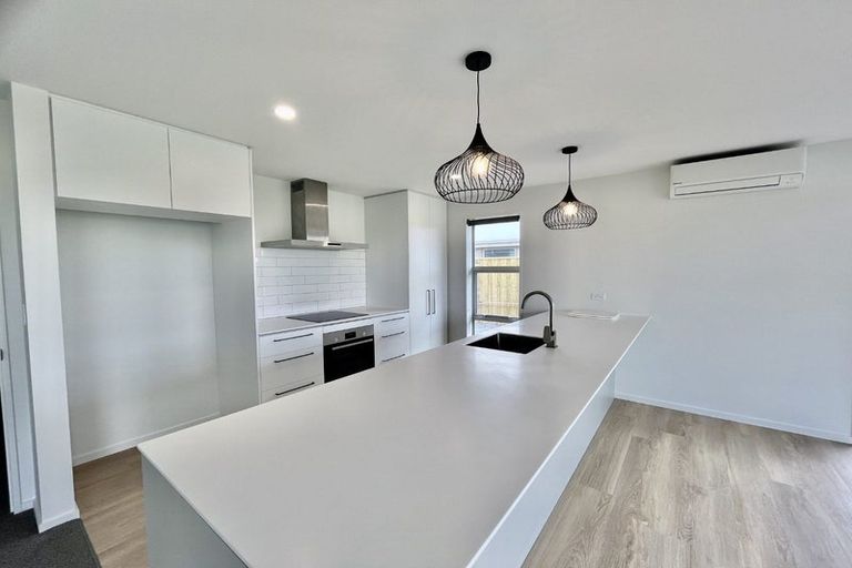 Photo of property in 5/172 Don Buck Road, Massey, Auckland, 0614