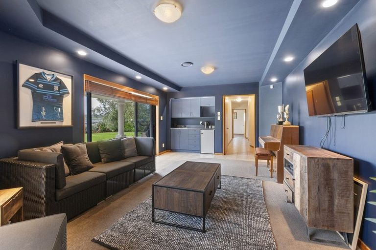 Photo of property in 33 Ruapehu Drive, Fitzherbert, Palmerston North, 4410