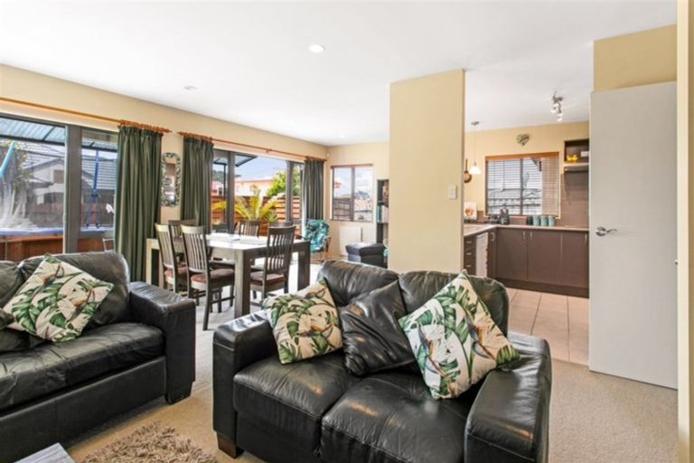 Photo of property in 44 Roy Maloney Drive, Henderson, Auckland, 0612