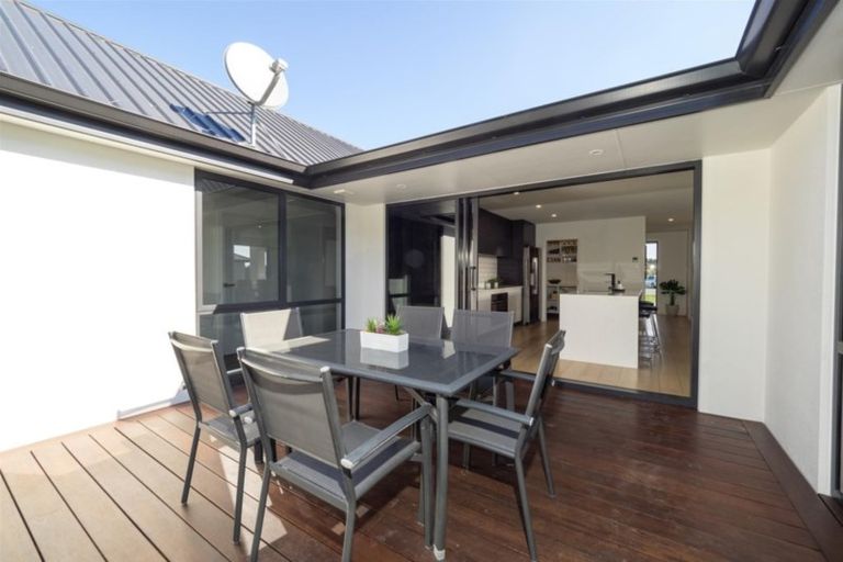 Photo of property in 16 Kelburn Place, Tinwald, Ashburton, 7700