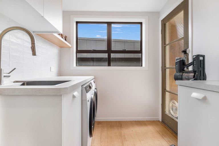 Photo of property in 32 Sandspit Road, Waiuku, 2123