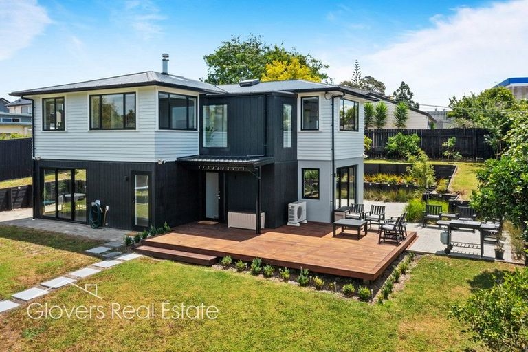 Photo of property in 7 Margan Avenue, New Lynn, Auckland, 0600