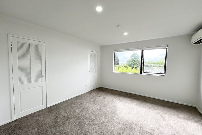 Photo of property in 1/219 Glenfield Road, Hillcrest, Auckland, 0627