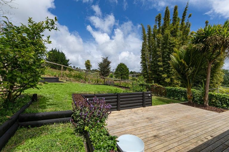 Photo of property in 9 Pine Avenue, Henderson, Auckland, 0612