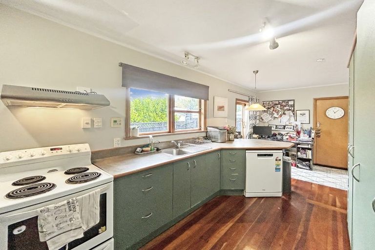 Photo of property in 18 Stirling Crescent, Hokowhitu, Palmerston North, 4410