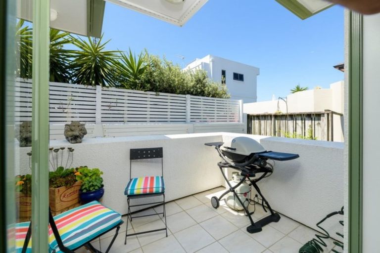 Photo of property in 4b Sunbrae Grove, Mount Maunganui, 3116