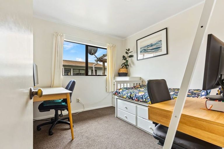 Photo of property in 1/80 Kervil Avenue, Te Atatu Peninsula, Auckland, 0610