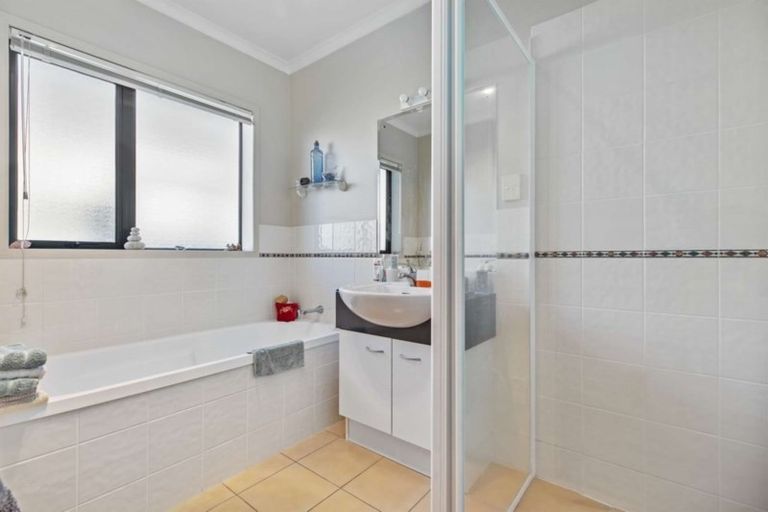 Photo of property in 74 Wairere Road, The Gardens, Auckland, 2105