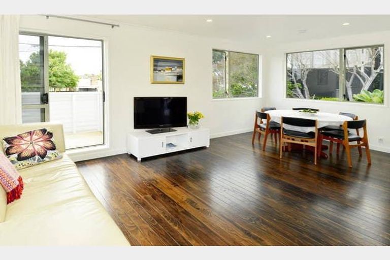 Photo of property in 30 Regent Street, Devonport, Auckland, 0624