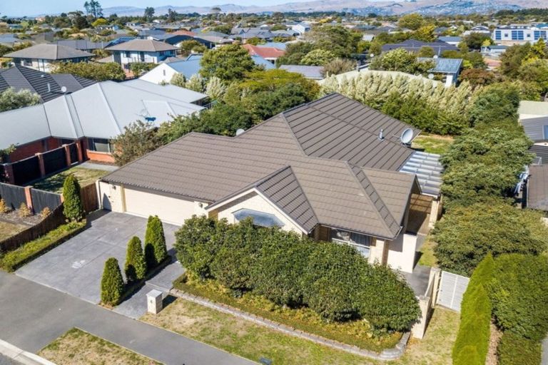 Photo of property in 6 Foresters Crescent, Parklands, Christchurch, 8083
