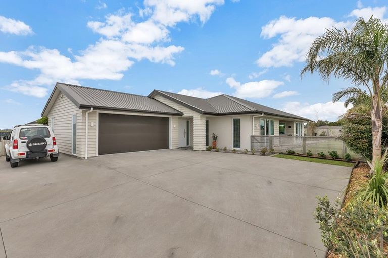 Photo of property in 40 Kowi Lakes Drive, One Tree Point, 0118