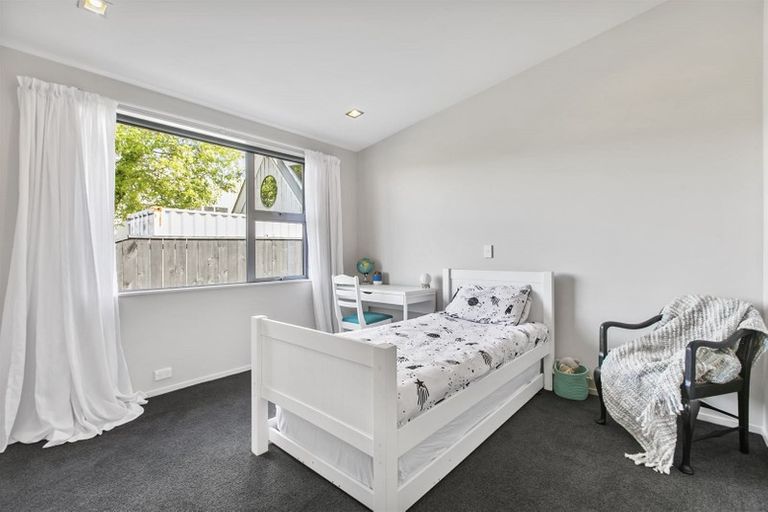 Photo of property in 31 Stillwater Crescent, Stillwater, Silverdale, 0993