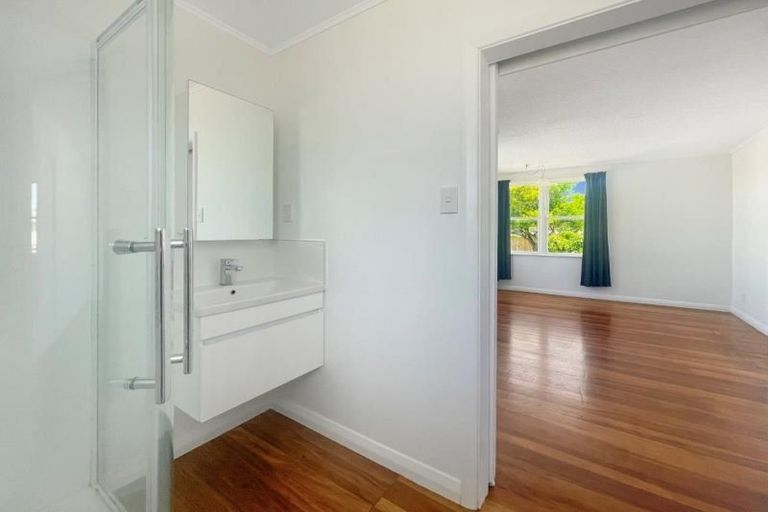 Photo of property in 30 Douglas Crescent, Fairfield, Hamilton, 3214