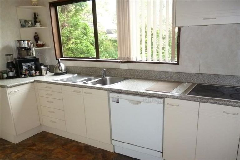 Photo of property in 11 Regency Crescent, Redwood, Christchurch, 8051