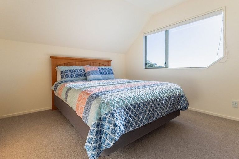 Photo of property in 8 Rewarewa Crescent, Waikanae, 5036