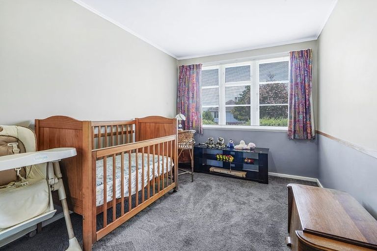 Photo of property in 28 Paul Crescent, Fairfield, Hamilton, 3214