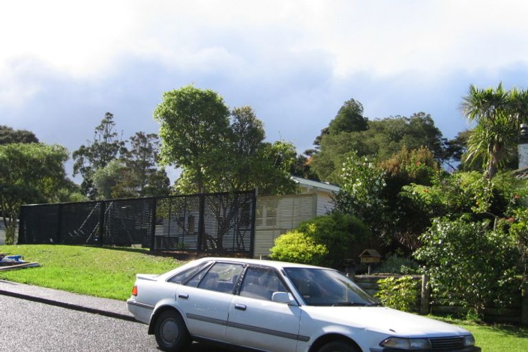 Photo of property in 6 Rimutaka Place, Titirangi, Auckland, 0604