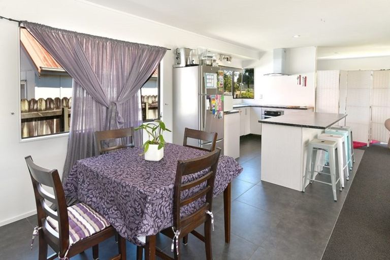 Photo of property in 2/117 Parkhurst Road, Parakai, 0830