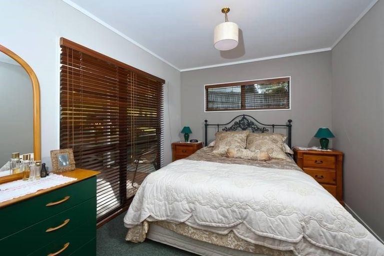 Photo of property in 19 Topliss Drive, Northcross, Auckland, 0632