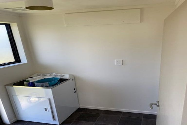 Photo of property in 1/98 Titirangi Road, New Lynn, Auckland, 0600