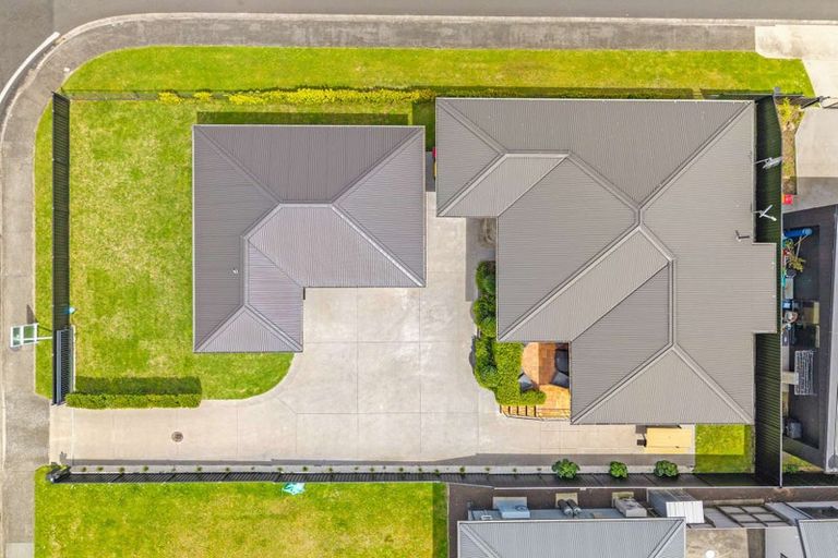 Photo of property in 32 Sandspit Road, Waiuku, 2123