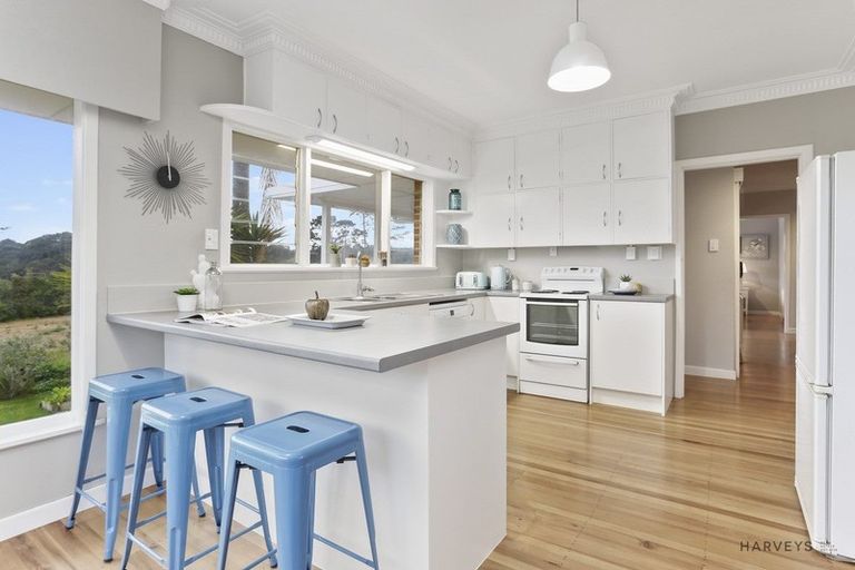 Photo of property in 40 Shaw Road, Oratia, Auckland, 0604