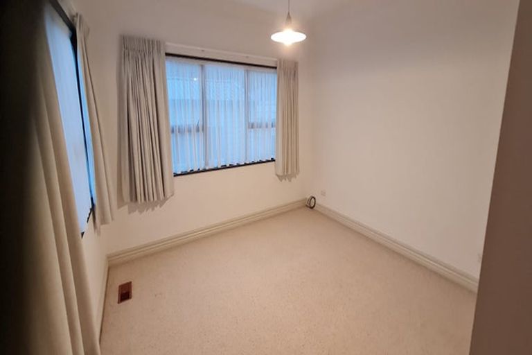 Photo of property in 10 Glamis Avenue, Strathmore Park, Wellington, 6022