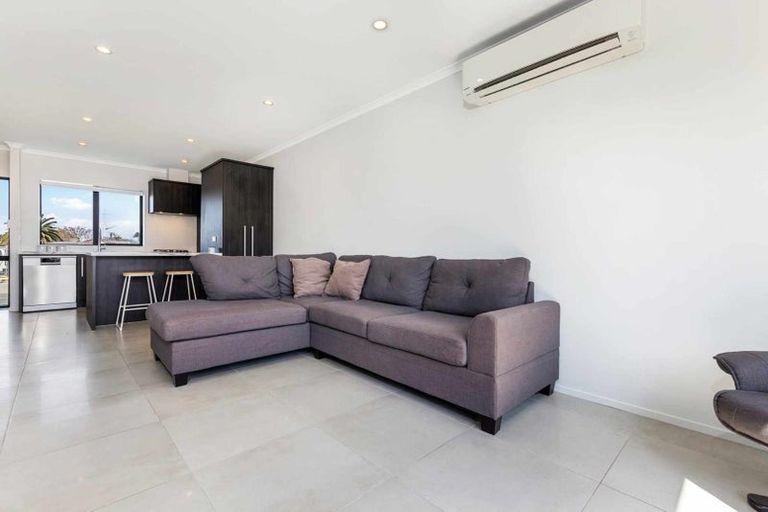 Photo of property in 1b Waituarua Drive, Takanini, 2112