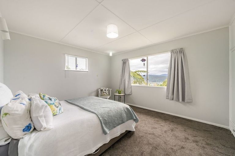 Photo of property in 6 Eastview Grove, Normandale, Lower Hutt, 5010
