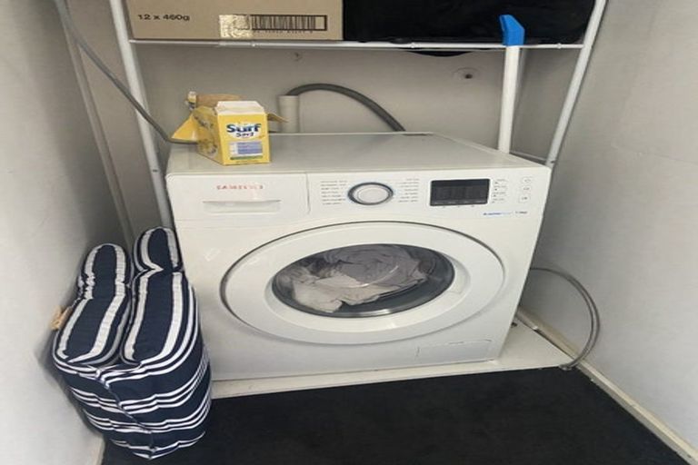 Photo of property in 12 Mccaughan Street, Browns, Winton, 9781