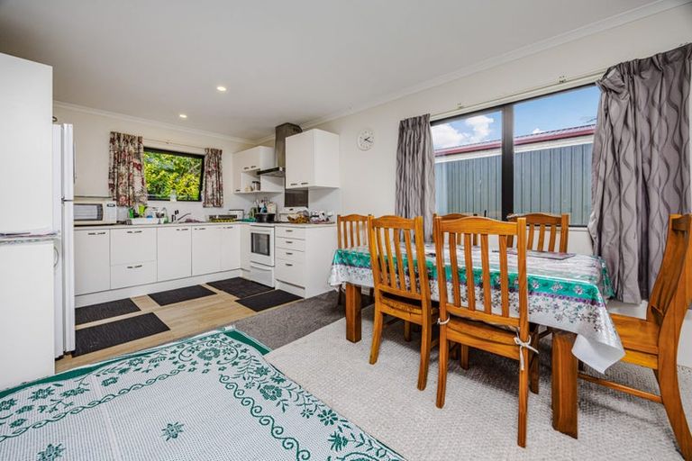 Photo of property in 15 Bedlington Avenue, Manurewa, Auckland, 2102