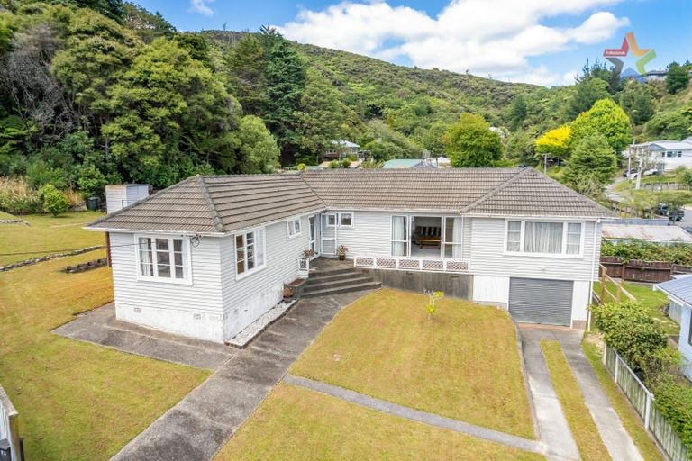 Photo of property in 72 Glen Road, Stokes Valley, Lower Hutt, 5019