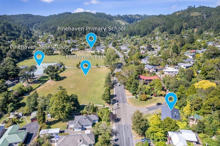 Photo of property in 34 Pinehaven Road, Pinehaven, Upper Hutt, 5019